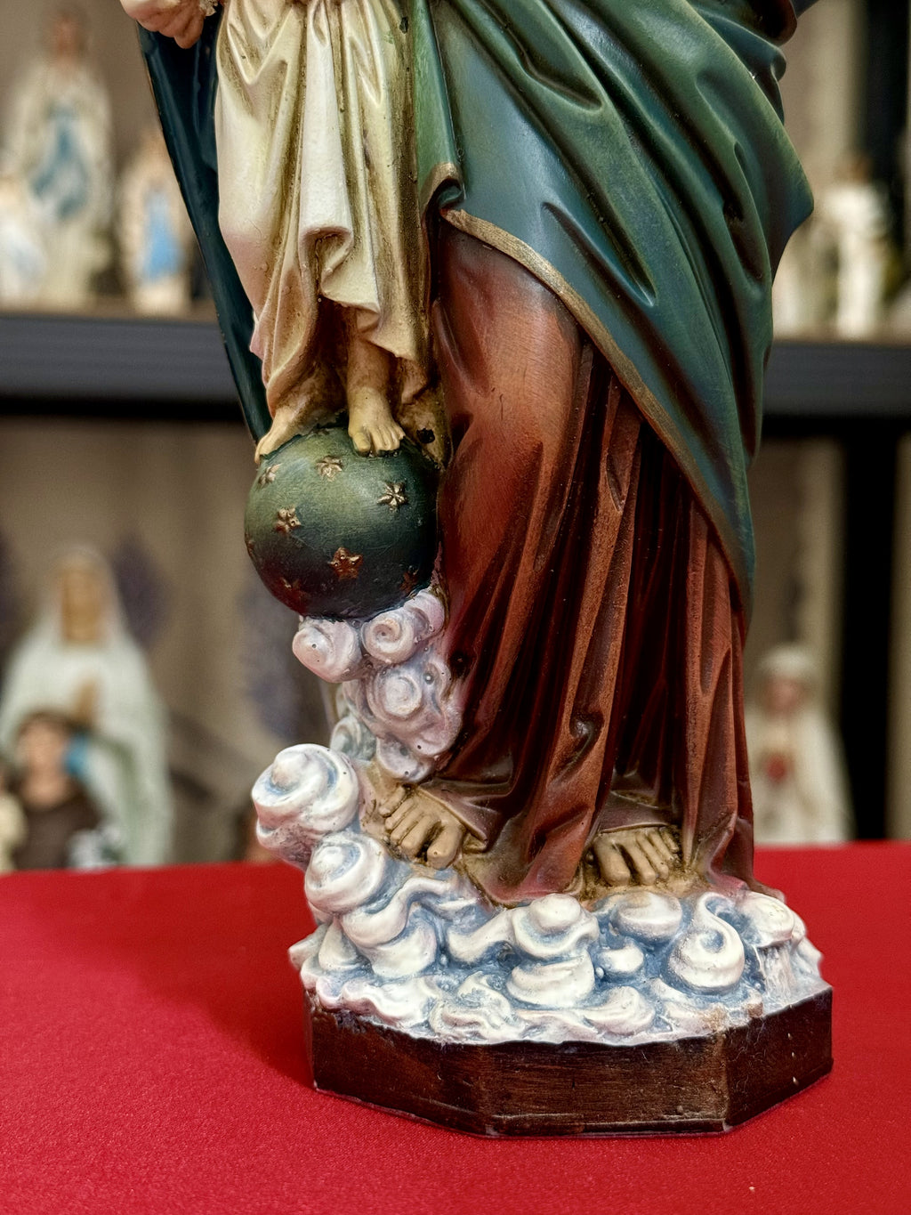 Hand-painted Virgin Mary and Child Jesus statue with crowns for Catholic home altar