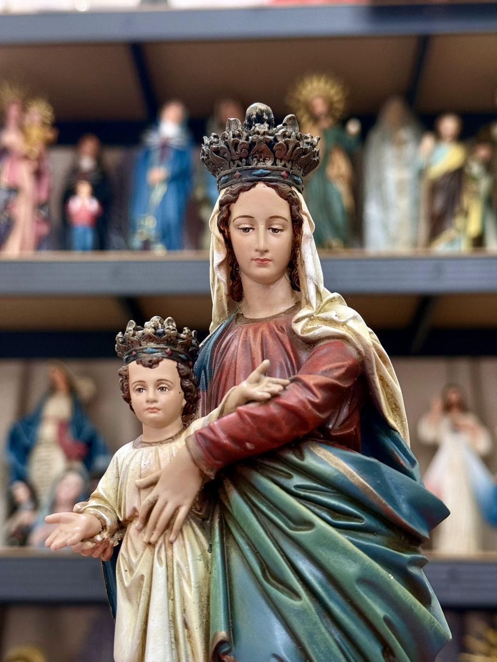 Hand-painted Virgin Mary and Child Jesus statue with crowns for Catholic home altar